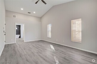Building Photo - 4622 SW 20th Ave