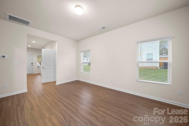 Building Photo - 711 Lackey St