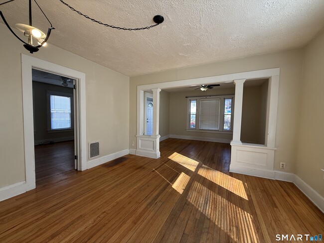 Building Photo - 62 Putnam St