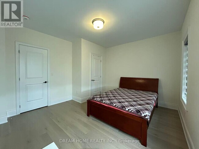 Photo du bâtiment - 9384 Bayview Ave