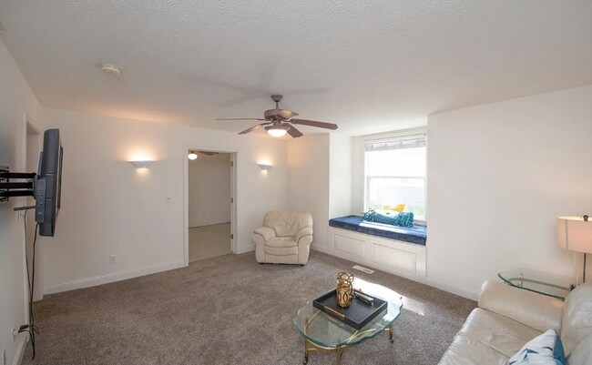 Foto del edificio - Beautiful 4 Bed off Oak Street