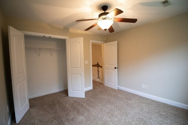 Building Photo - 1343 Ambleside Dr