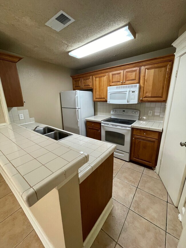 Waterside Condominiums 1425 Lake Calais Ct Baton Rouge, LA