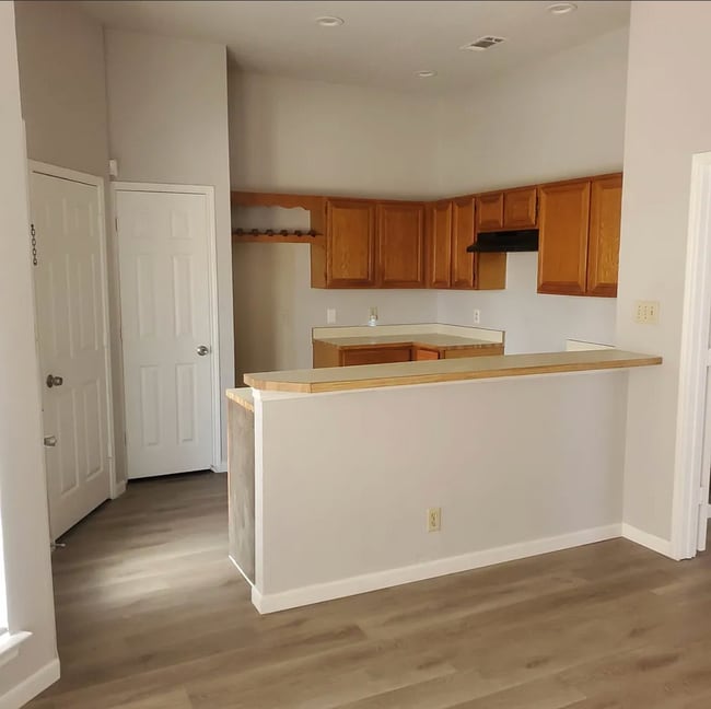 Photo - LonesStar House