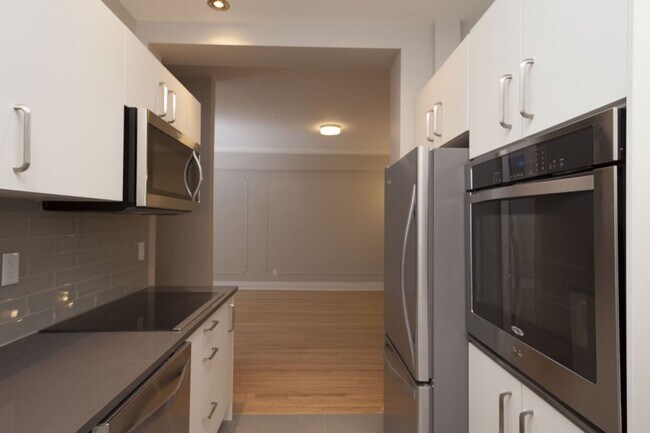 Photo du bâtiment - 4557 Rue Sherbrooke O