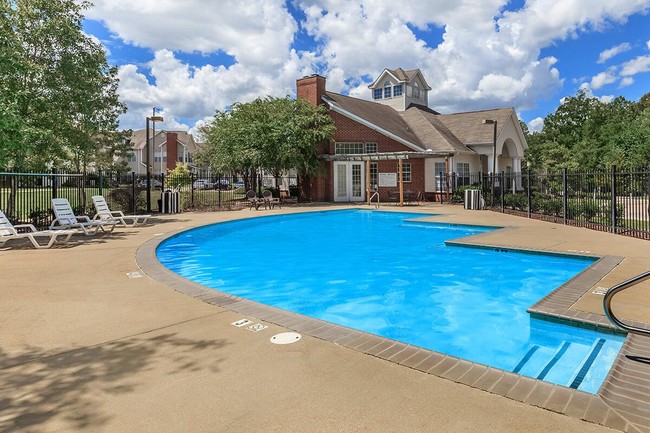 SHIMMERING SWIMMING POOL - Chandler Park Apartments