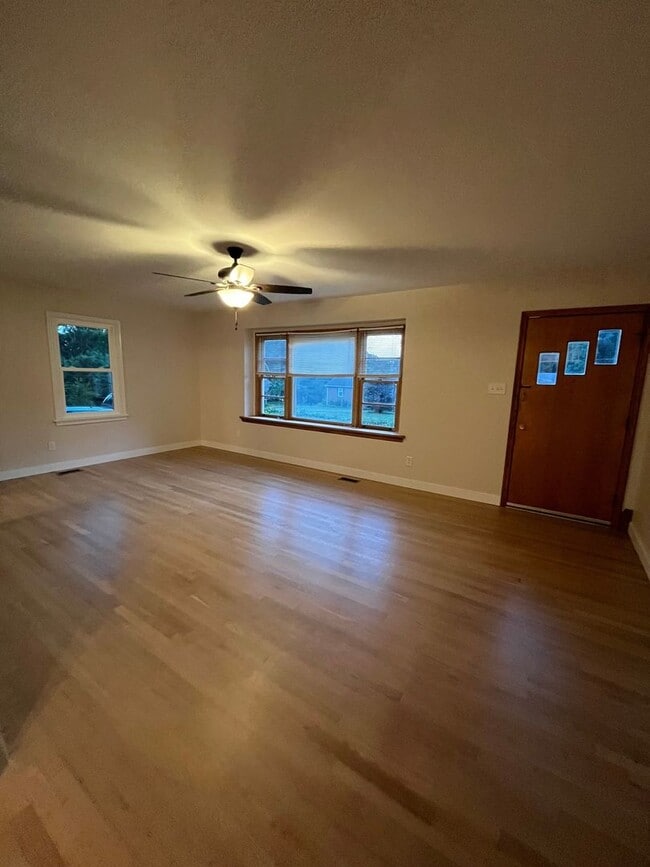 Building Photo - 4121 Foxglove Rd