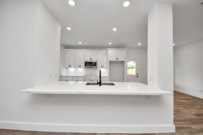 Foto del edificio - 765 Marjorie St