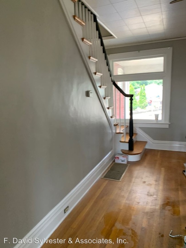 Building Photo - 2 br, 1 bath Apartment - 618 Blackburn Road