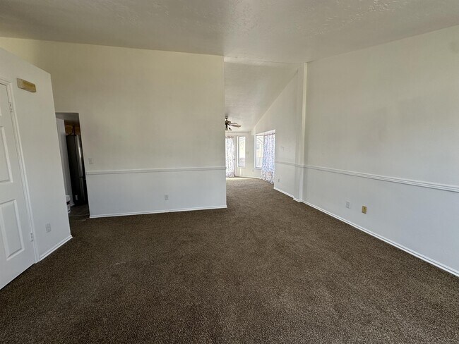 Building Photo - 1235 Dotta Dr