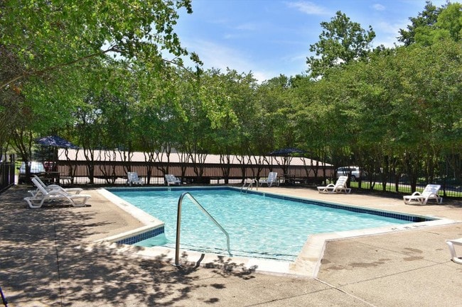 Building Photo - Pine Ridge Apartments - Southfield, MI