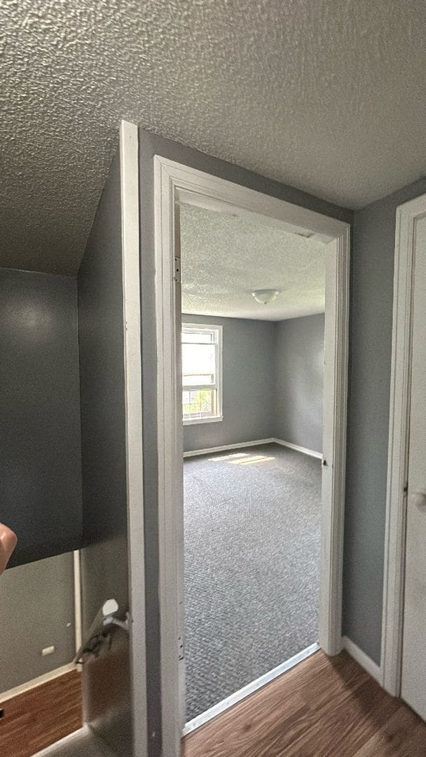 Building Photo - 3 Bedrooms, 2 Bathrooms Single Family Home...
