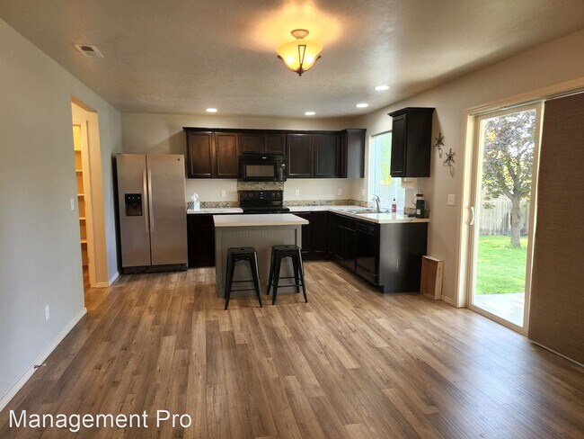 Building Photo - 3 br, 2.5 bath House - 10001 W. Irving St.