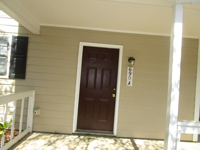 Foto del edificio - 690 Archdale Dr