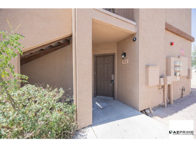 Foto del edificio - $1495 OFF FIRST MONTH'S RENT MOVE IN SPECIAL!  Wake up to Effortless Desert Living in this Charming