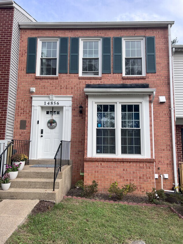 Foto principal - 14856 Swallow Ct