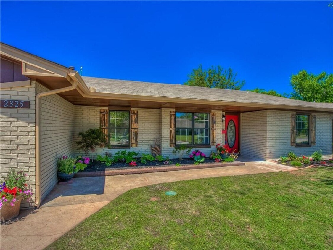 Primary Photo - Stunning 4 bedroom home with bonus room ne...