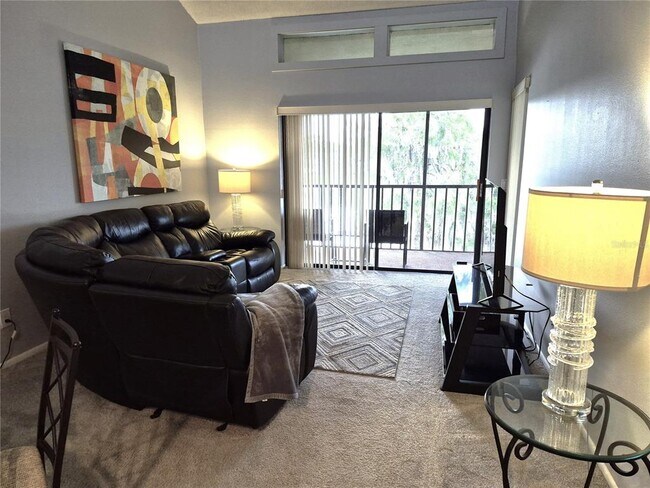 Foto del edificio - 270 Woodlake Wynde