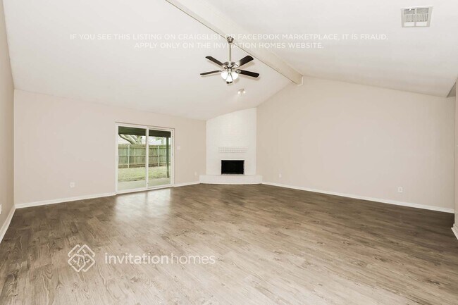 Foto del edificio - 6402 Big Springs Dr