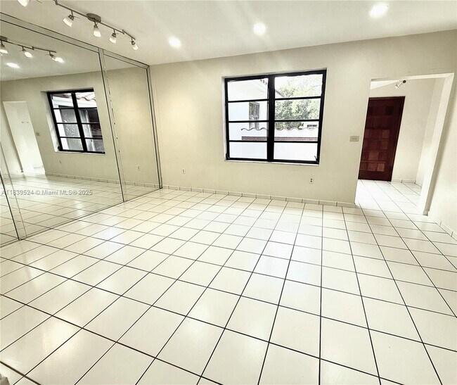 Building Photo - 5760 SW 55th St