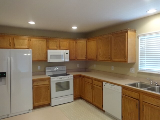 Building Photo - 5017 Coconut Drive
