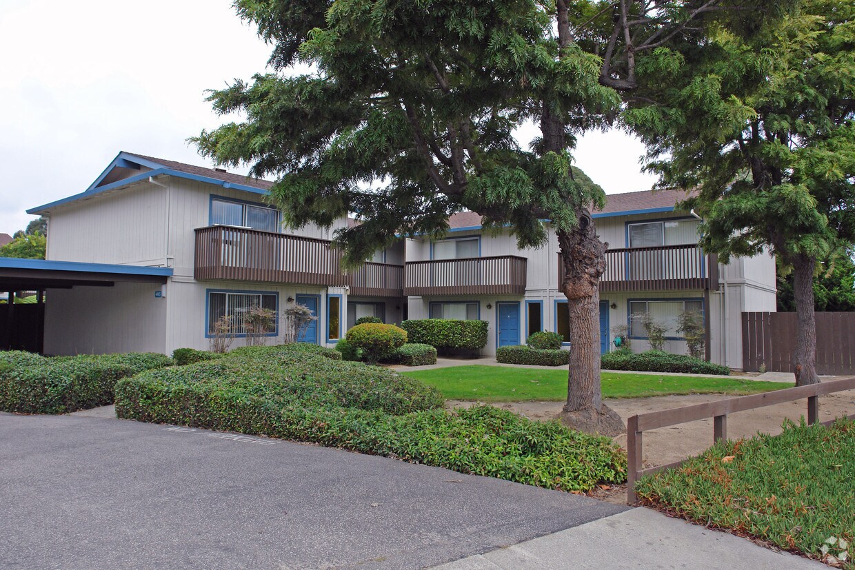 Foto principal - 4805-4815 Grace St