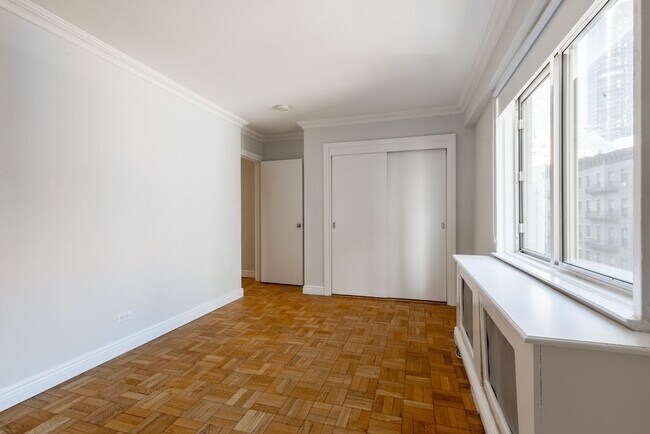 Foto del edificio - 300 E 65th St