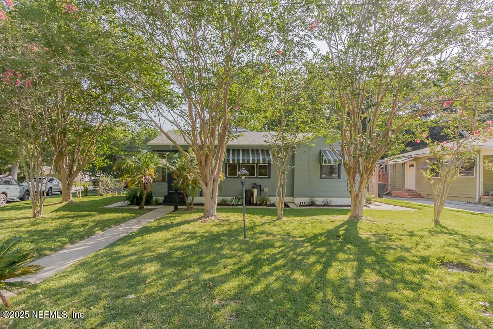 Primary Photo - 1375 Menna St