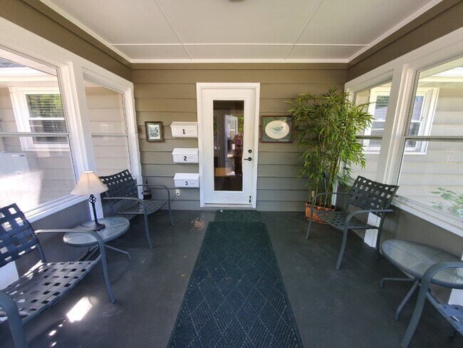 Building Photo - Beautiful Unit - For Rent Near U of MN