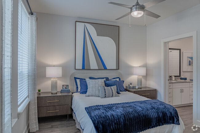 2 habitaciones, 2 baños - 1307 pies cuadrados - Dormitorio principal - Wakefield Station