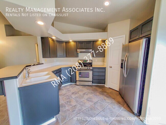 Building Photo - 970 Johnson Dr