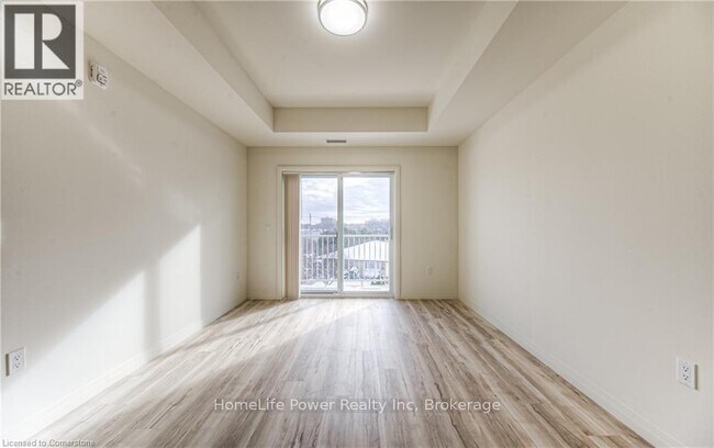 Photo du bâtiment - 301-301 Westmount Rd W