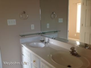 Building Photo - 204 Carriage Hills Cir