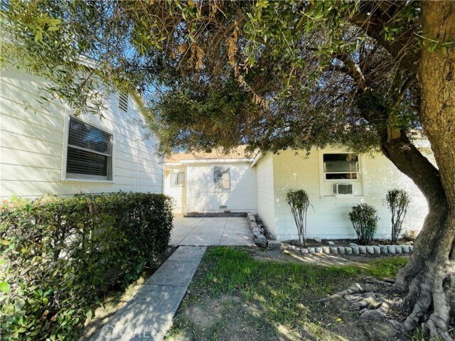 Building Photo - 1302 E Colton Ave