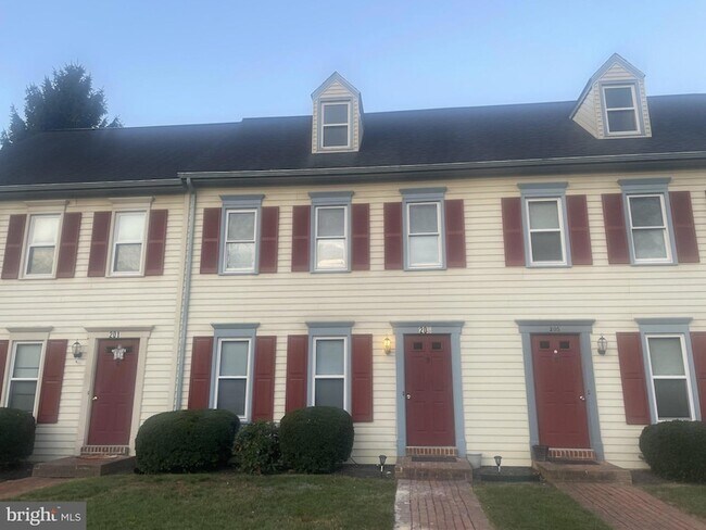 Building Photo - 203 Cross Keys Dr