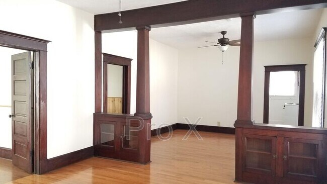 Foto del edificio - 116 W 9th St