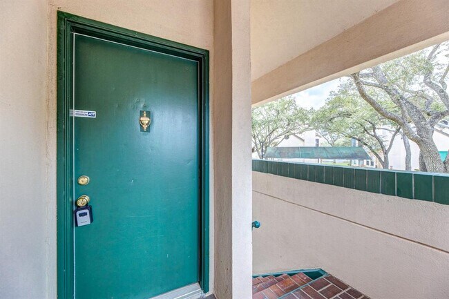 Foto del edificio - 4144 Greystone Way