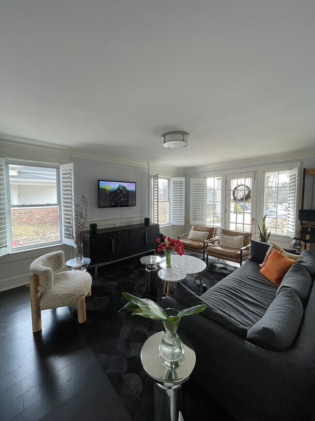 Fotografía del edificio - 111 E 10th St