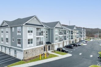 Building Photo - 9 Hellers Ln