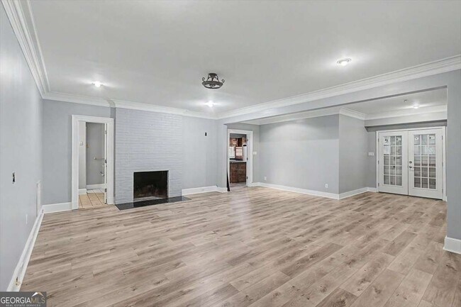 Building Photo - 269 W Hermitage Rd NE