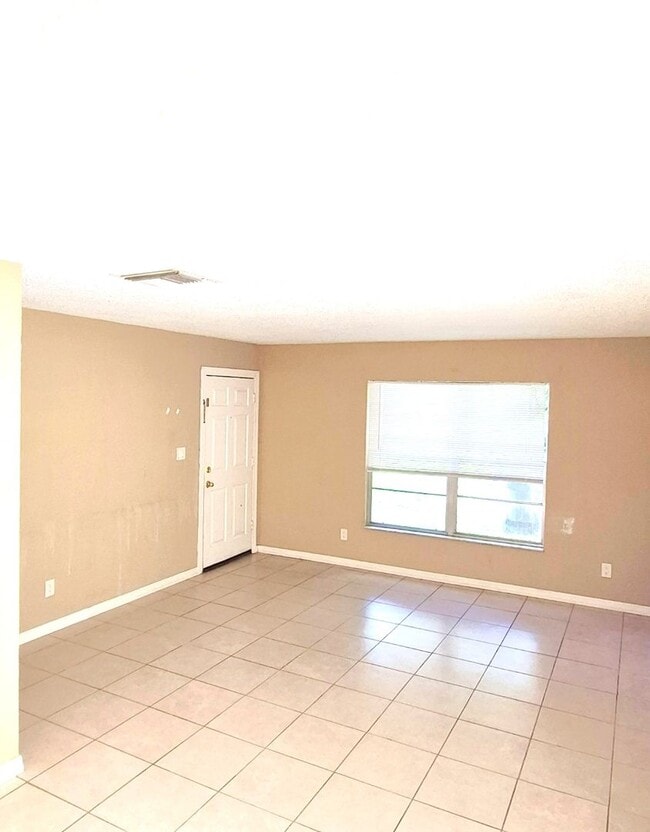 Foto del edificio - 2 bedroom 1 bath - Move in special