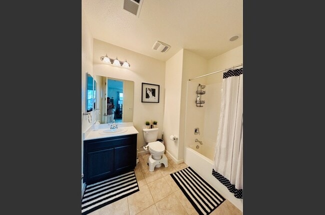 Building Photo - 2321 Central Pky