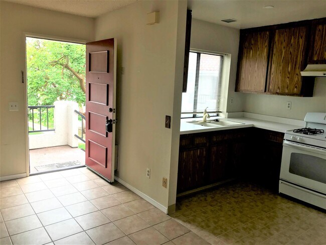 Foto del edificio - 8449 Westmore Rd