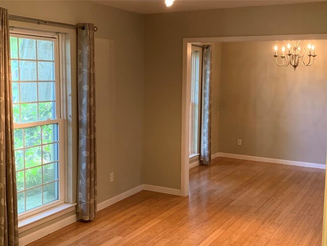 Building Photo - 5450 Loch Lomond Dr
