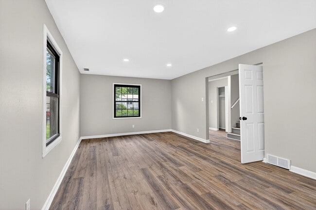 Building Photo - 2390 Teakwood Manor Dr