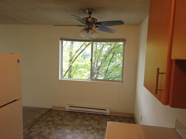 Building Photo - 3843 Fremont Ave N