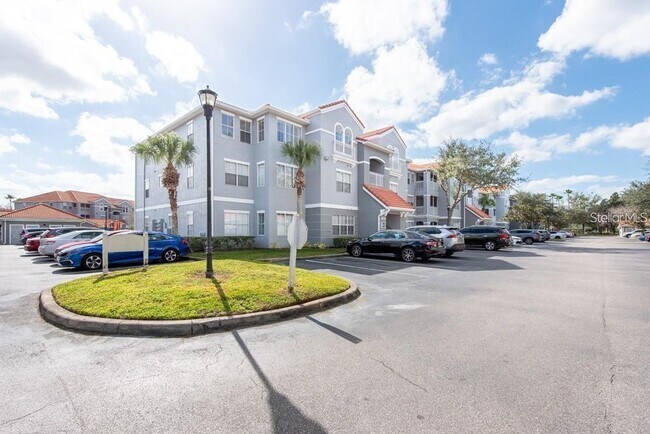 Foto del edificio - 18001 Richmond Pl Dr