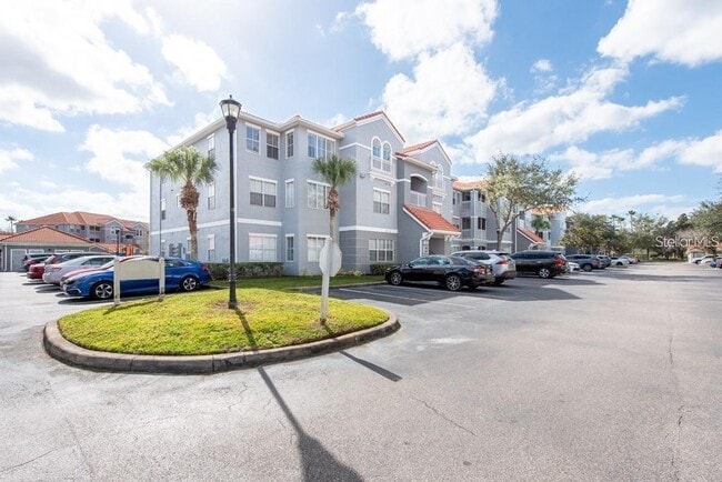 Building Photo - 18001 Richmond Pl Dr