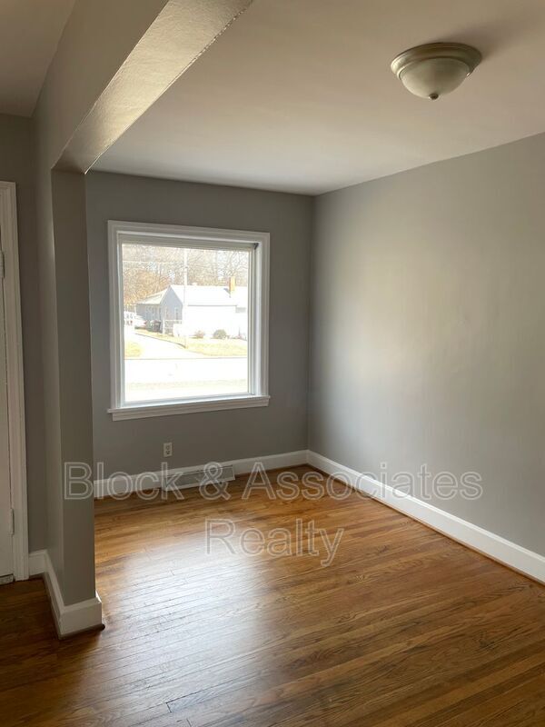 Foto del edificio - 1034 E Lexington Ave