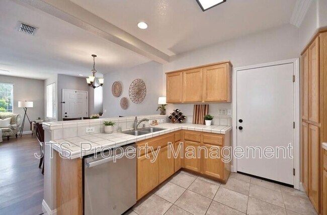 Building Photo - 7057 Ludlow Dr